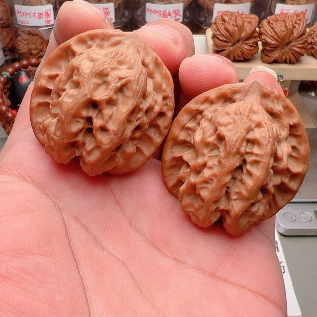 L***n吊坠文玩核桃41尺磐石