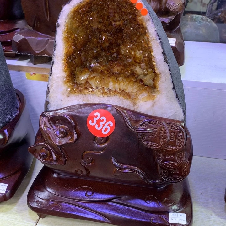 织绣巴西黄水晶摆件
