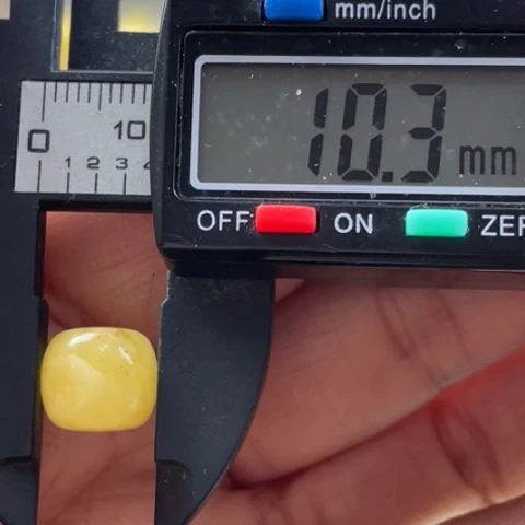 【闪购商品】未镶嵌蜜蜡裸石63杂