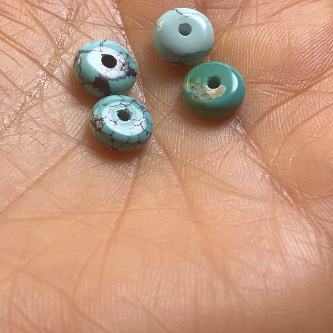 骑***飞绿松石未镶嵌颈饰