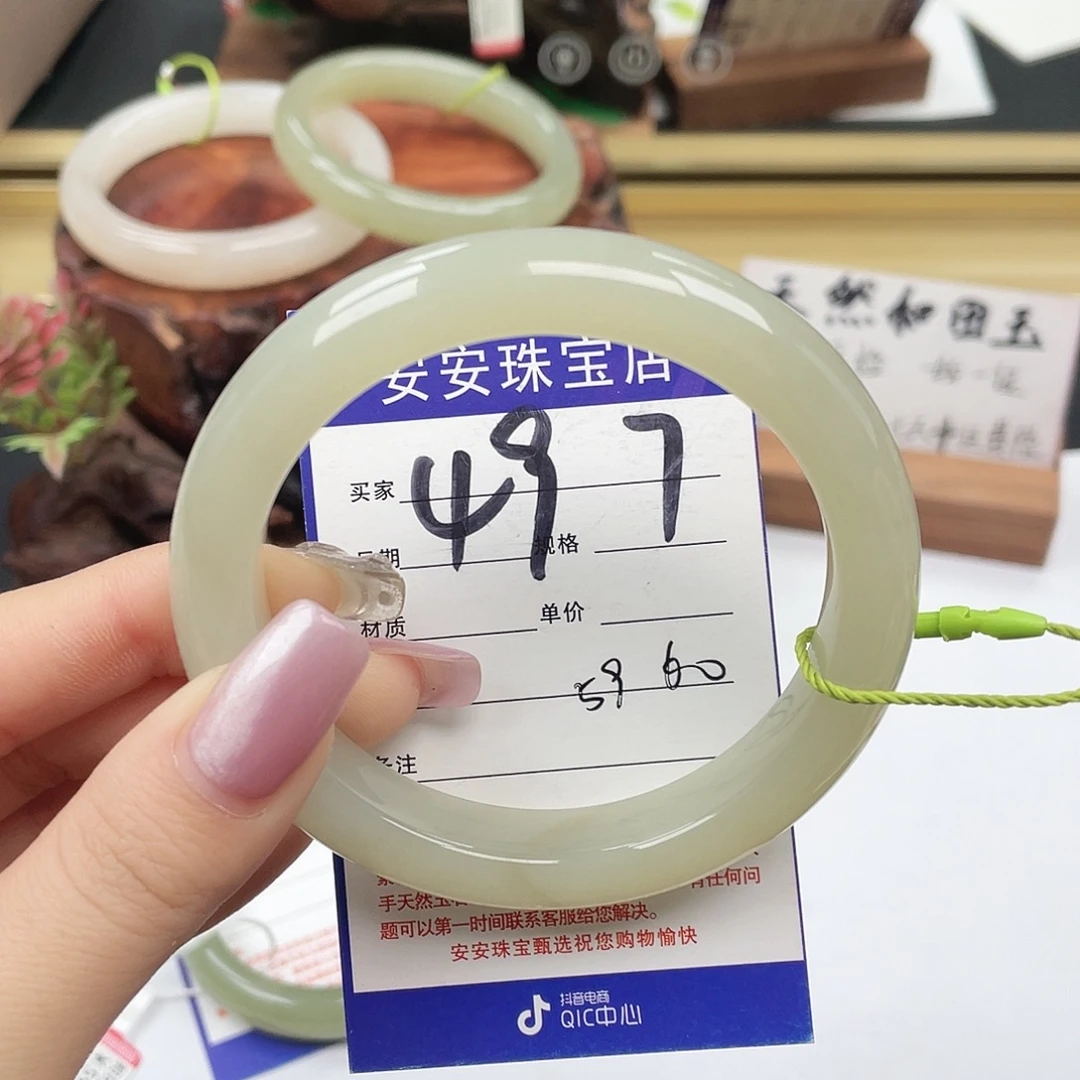 和田玉未镶嵌手镯