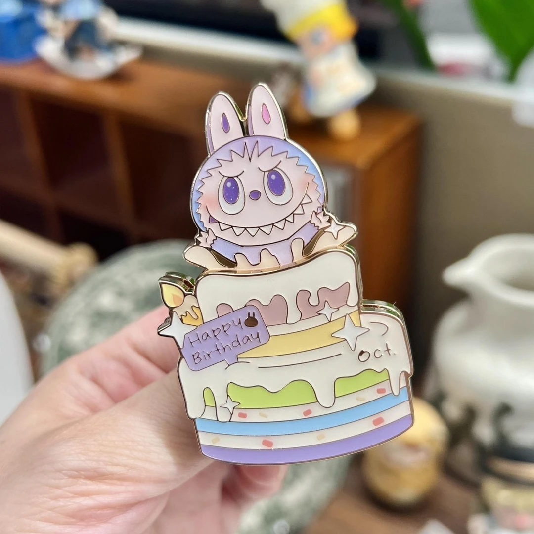 10月生日徽章生日月限定金属徽章可爱高颜值饰品挂件礼物