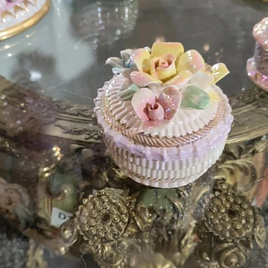 陶瓷手饰盒默认岁月痕迹无磕碰特价出不退换