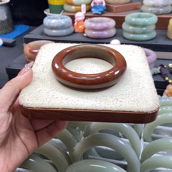 未镶嵌手镯石英岩玉