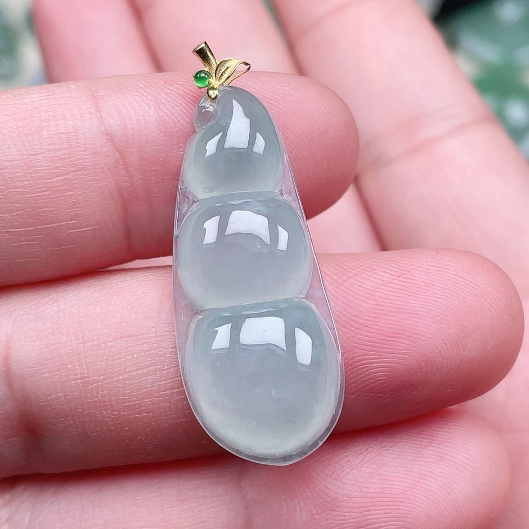 翡翠未镶嵌颈饰豆子