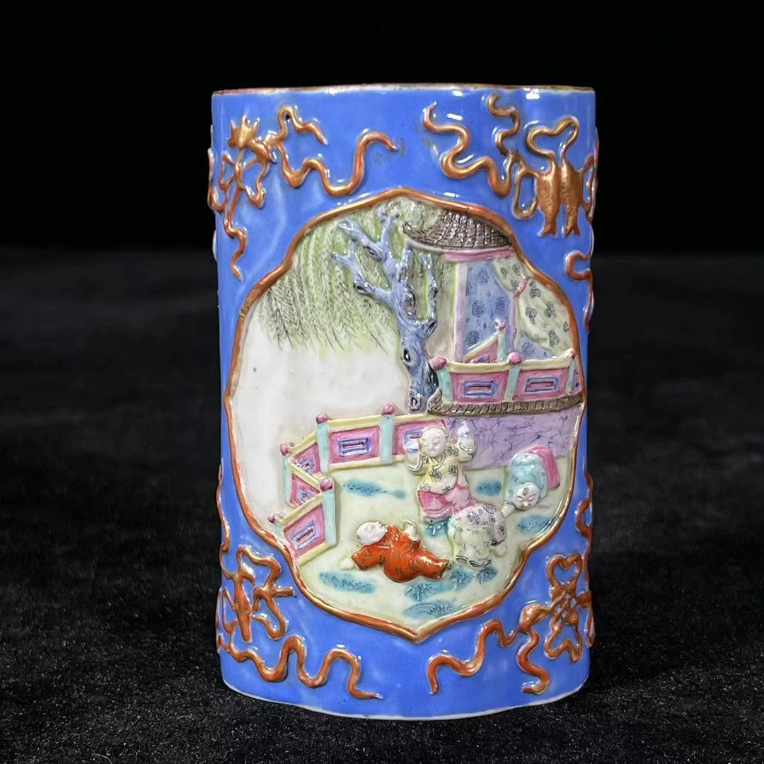 Lot19:  粉彩雕瓷婴戏纹笔筒H：11.6cm