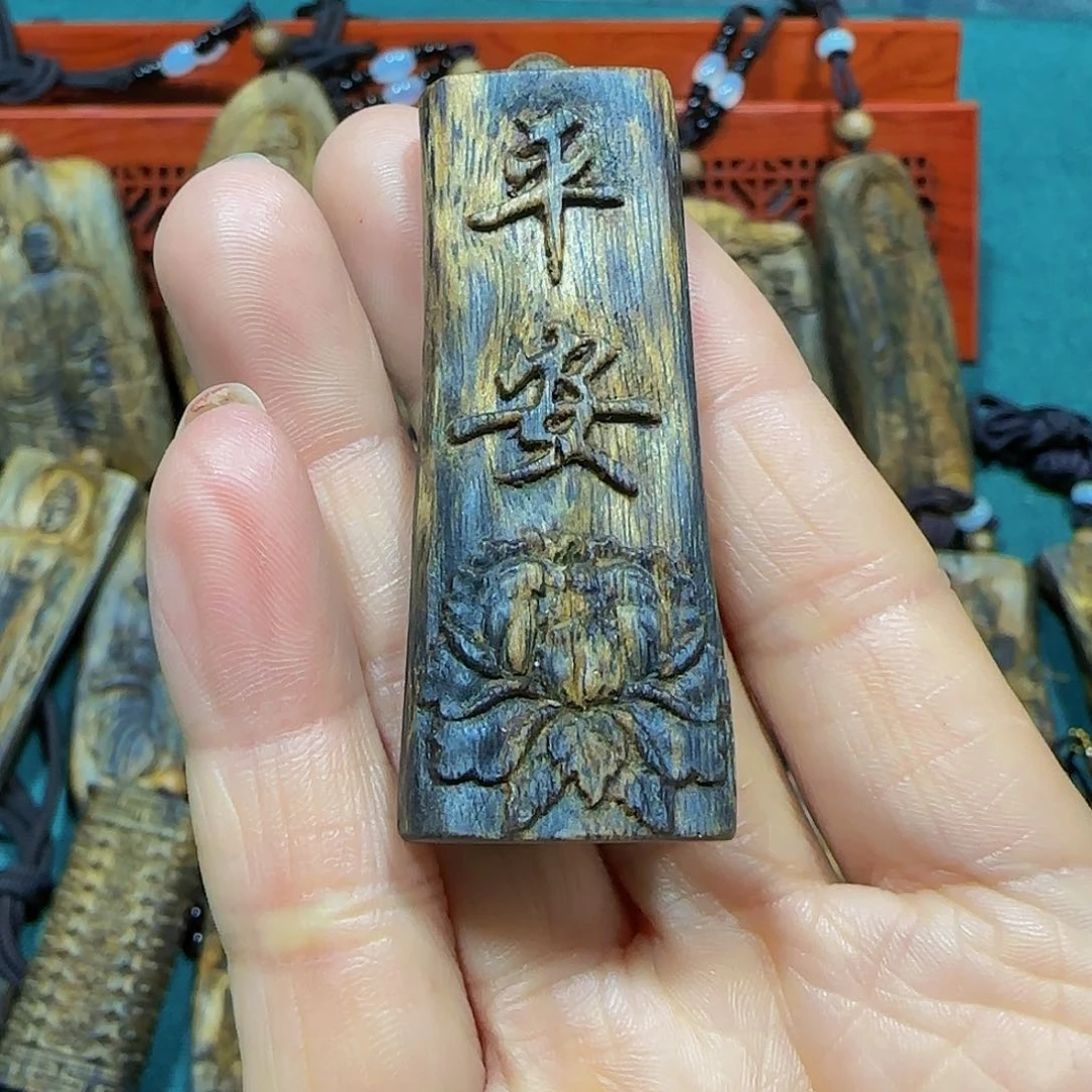 沉香吊坠Y海南白奇乌身老料雕刻平安吊坠带9.3克