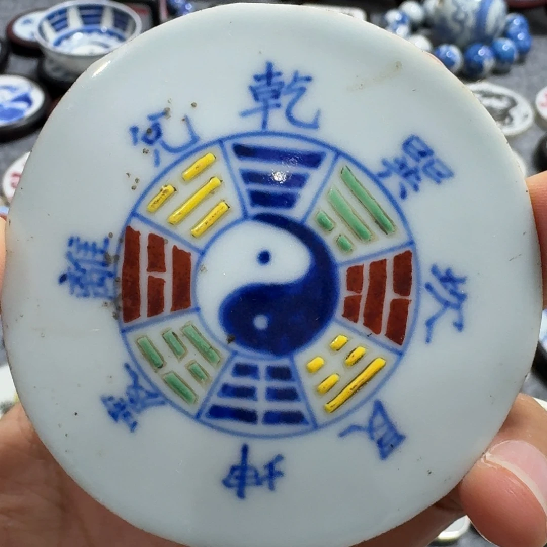 瓷片彩八卦一个一个