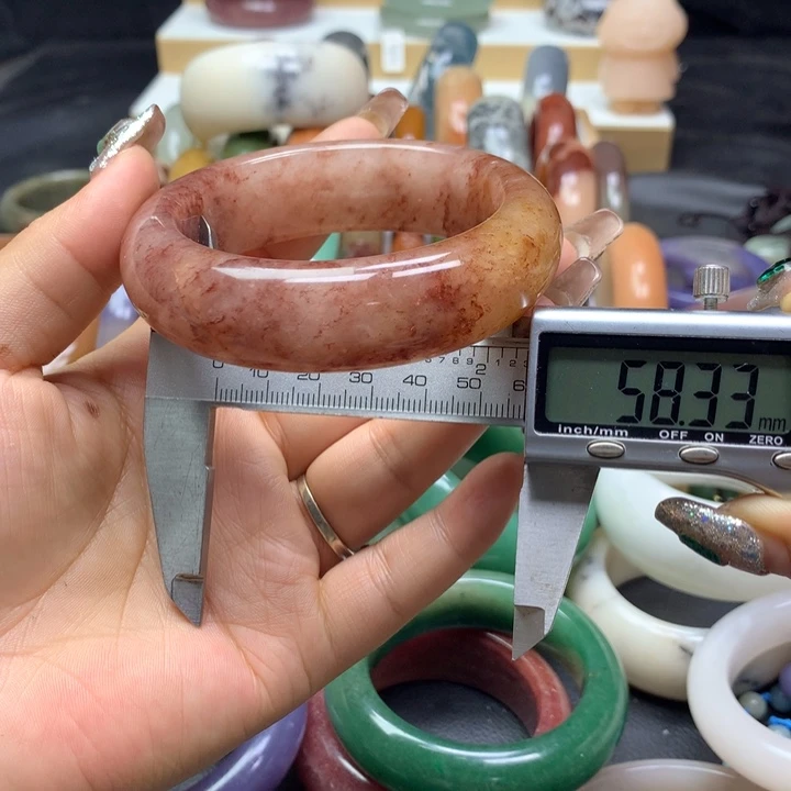 未镶嵌手镯石英质玉