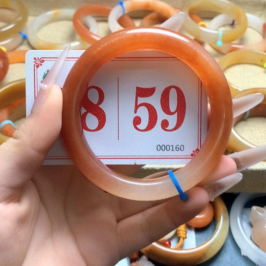 未镶嵌石英质玉（黄龙玉）手镯