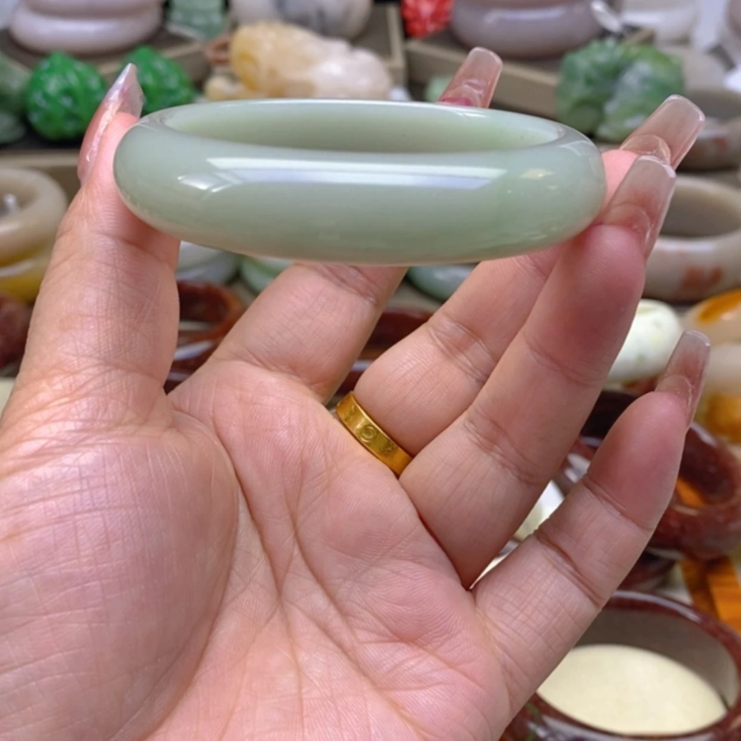 【闪购商品】石英质玉手镯未镶嵌周*竹