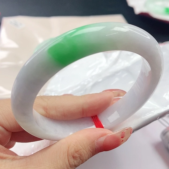 翡翠手镯未镶嵌，026