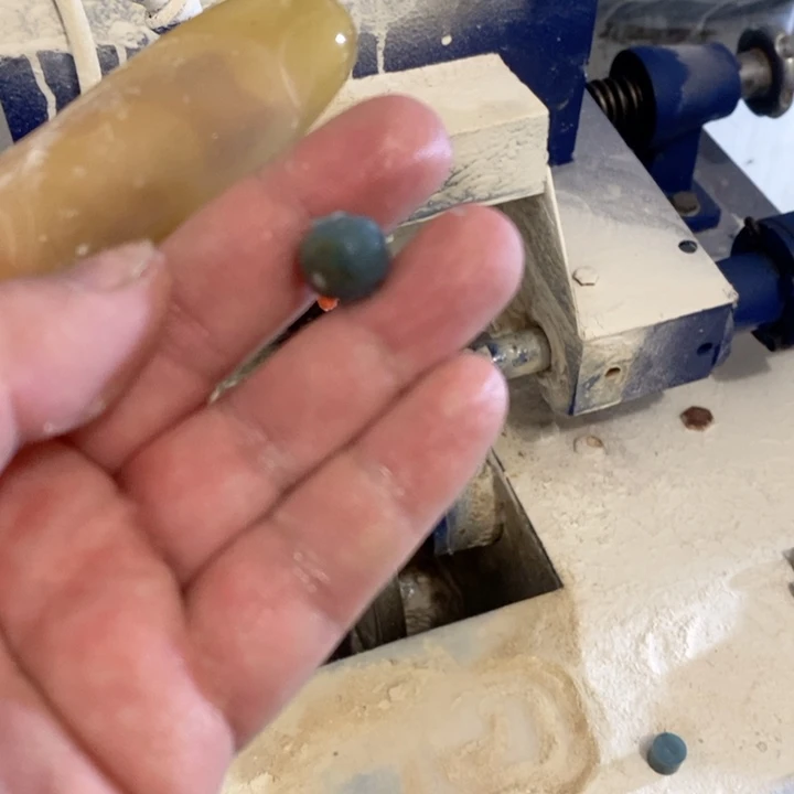 蛇纹石玉颈饰未镶嵌挂坠