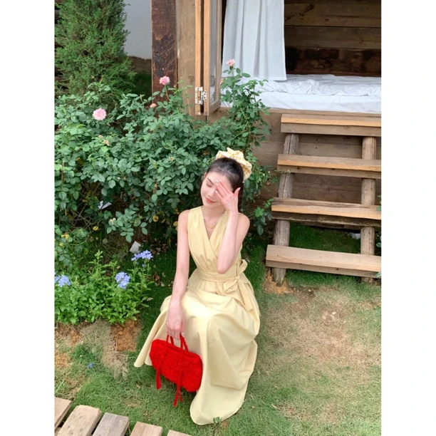 【赵小小&不动声色的美～】V领背心收腰显瘦A字度假风连衣裙27276