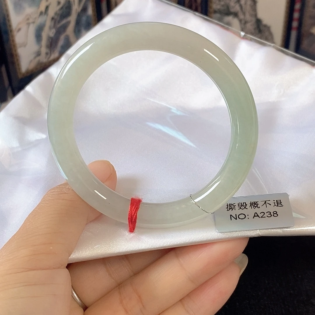 翡翠未镶嵌手镯（圆镯）51.2
