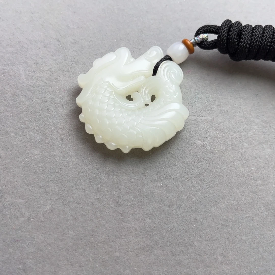 A***e和田玉未镶嵌颈饰