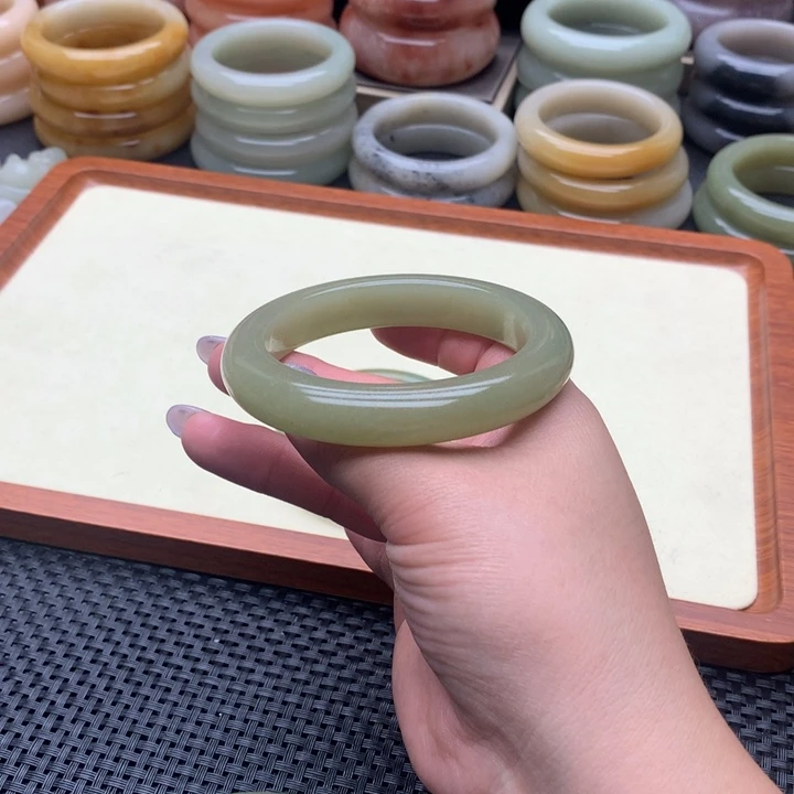 聆***✧石英质玉（佘太翠）手镯合金