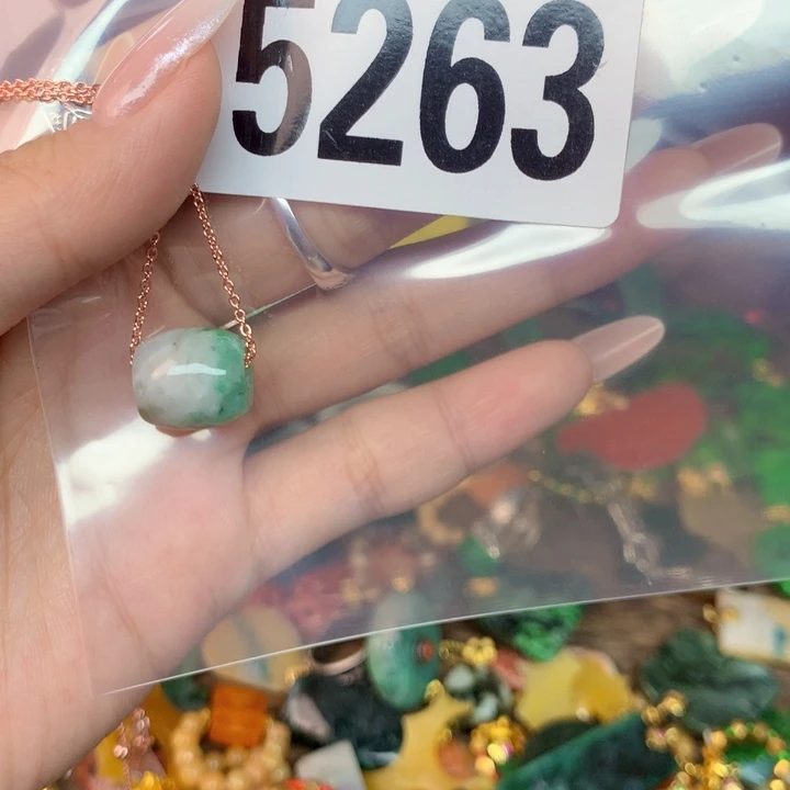 吊坠(不含链)未镶嵌翡翠