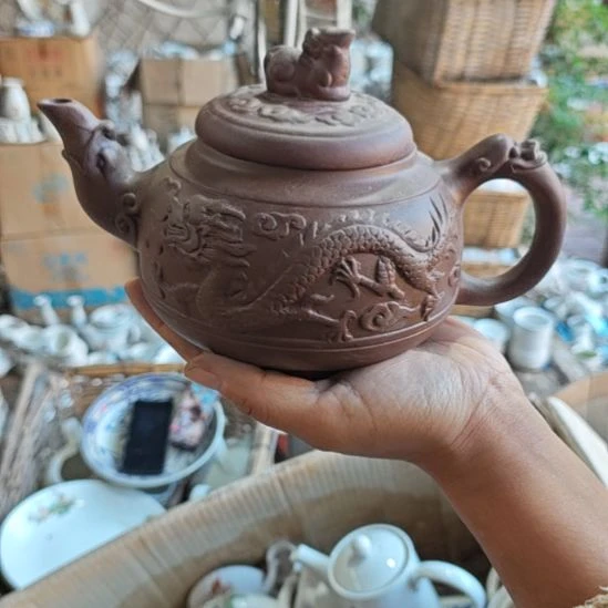 库存微瑕紫砂壶一个