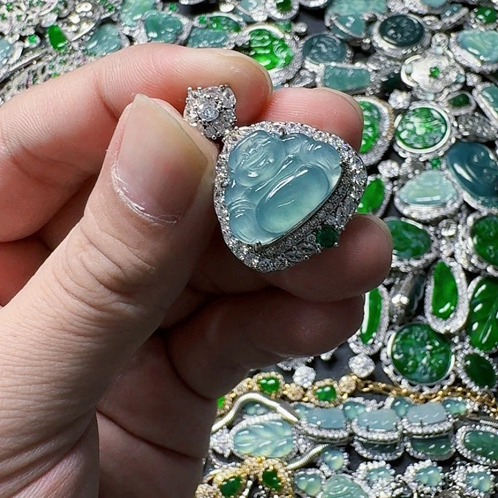 翡翠颈饰未镶嵌天然A货翡翠放漏