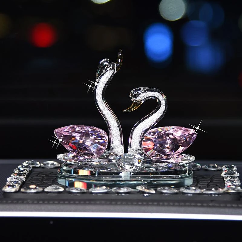 水晶白天鹅汽车摆件装饰高档告白气球香水座车载用品女生车内饰品