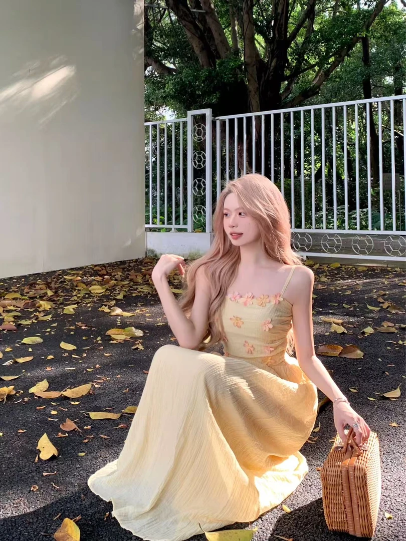 米白色吊带大码连衣裙小清新法式风格适合海边度假的仙女长裙8867