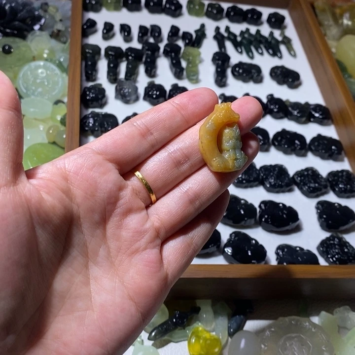 蛇纹石玉合金颈饰