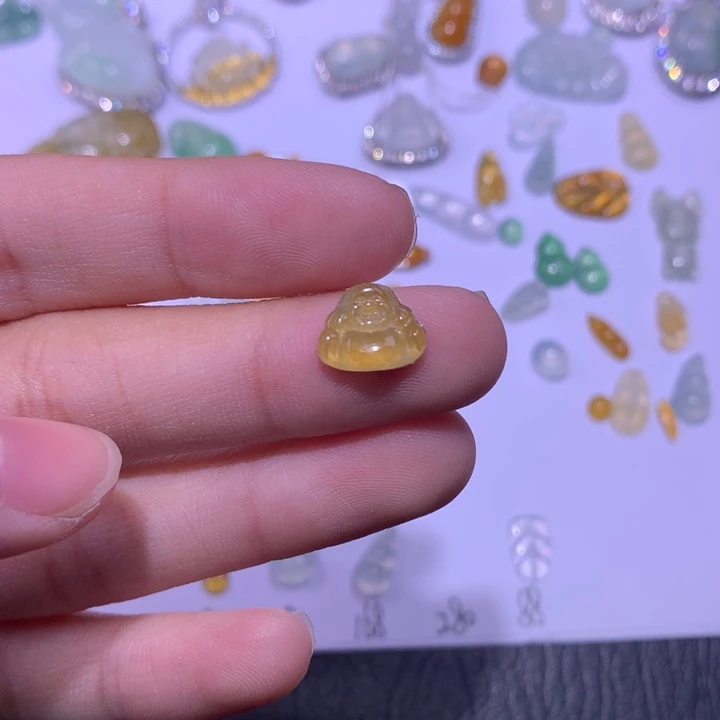 翡翠未镶嵌颈饰佛