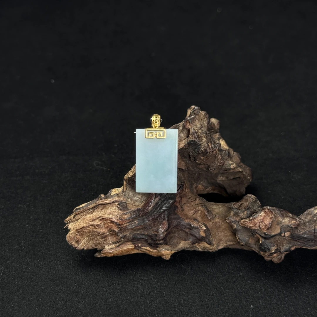 【诚翠拍品第一百一十五期午】翡翠40吊坠MQC4055金