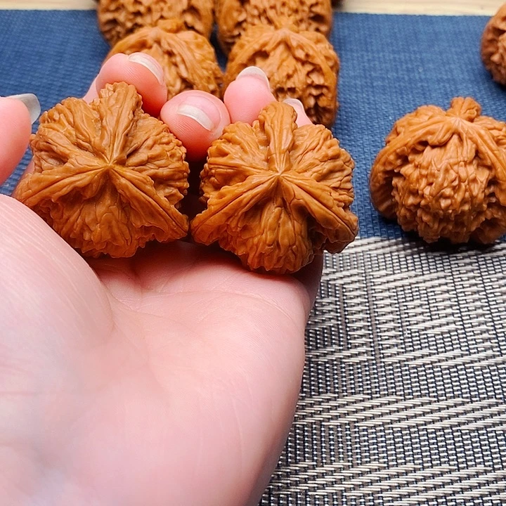 无***鱼吊坠文玩核桃三棱