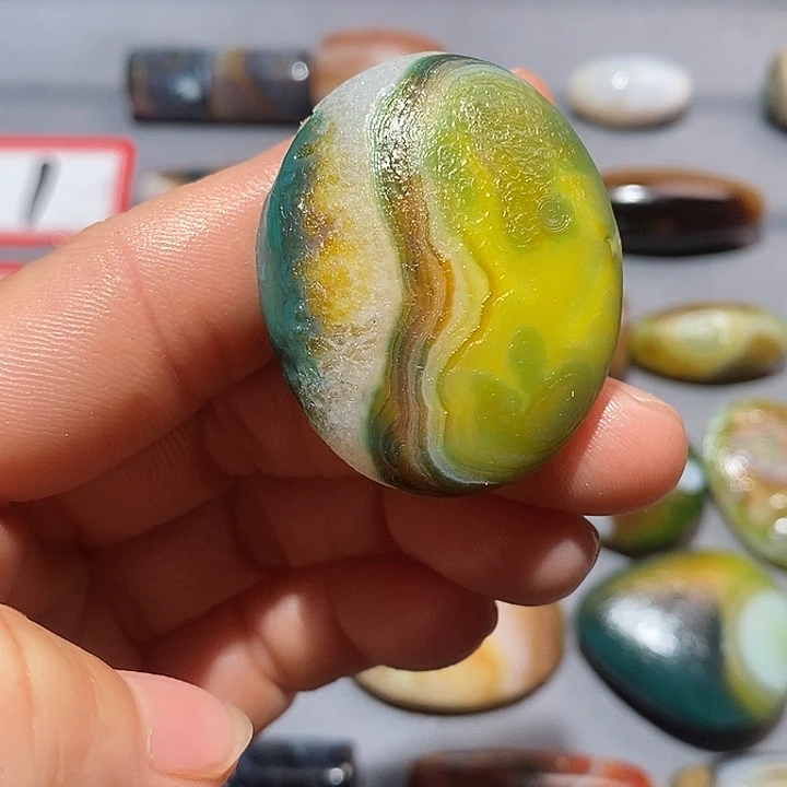 刘***石玛瑙/玉髓合金颈饰