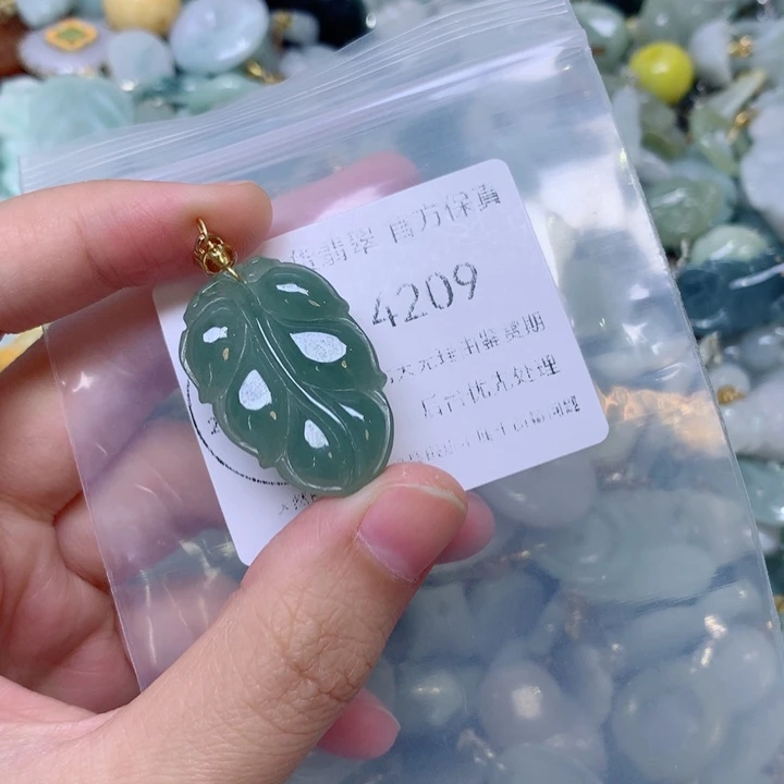 吊坠(不含链)未镶嵌翡翠