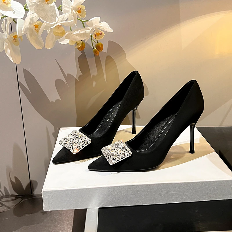 2025白色伴娘鞋女新款单鞋浅口细跟尖头显瘦职业气质名媛高跟鞋女