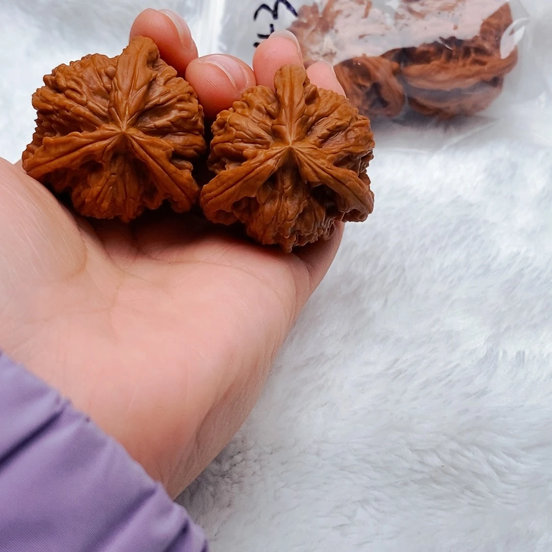 用***8吊坠文玩核桃三棱