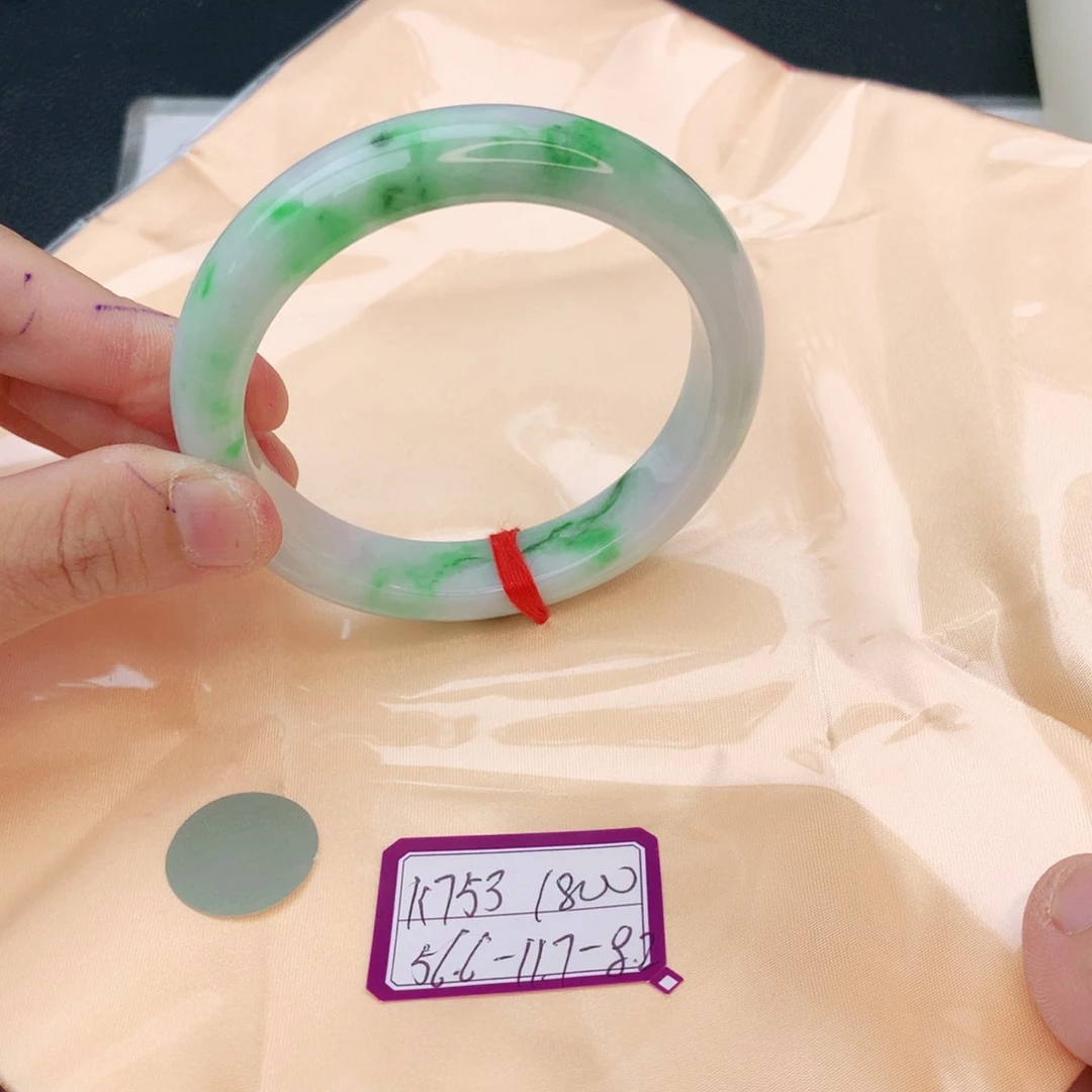 翡翠手镯未镶嵌我