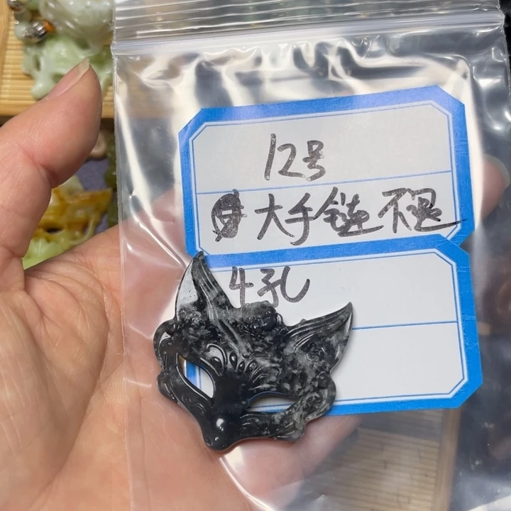 蛇纹石玉颈饰合金茶*理