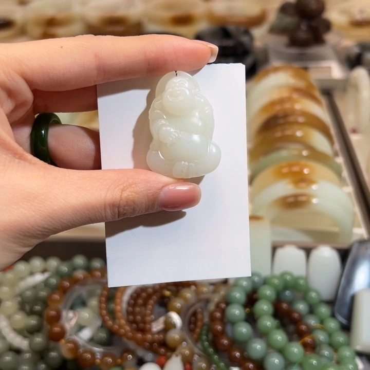 和田玉（白玉）颈饰未镶嵌且末暖白佛公吊坠