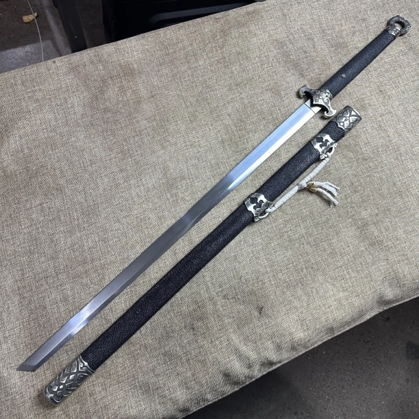 3155 龙泉昊天宝剑冷凝钢鱼皮白铜未开刃