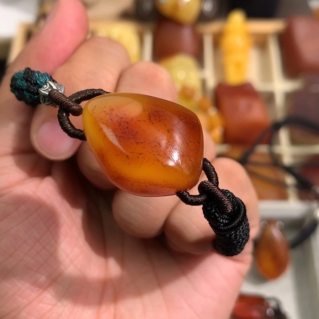 蜜蜡裸石未镶嵌在