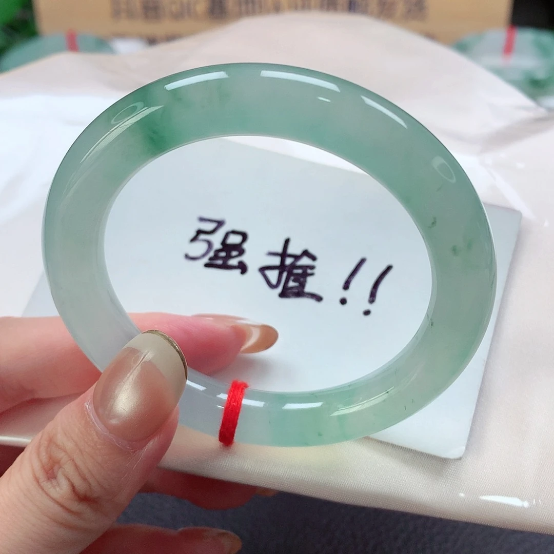 未镶嵌手镯（圆镯）翡翠天然a货翡翠