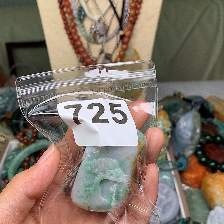 翡翠未镶嵌颈饰齐**圣翡翠