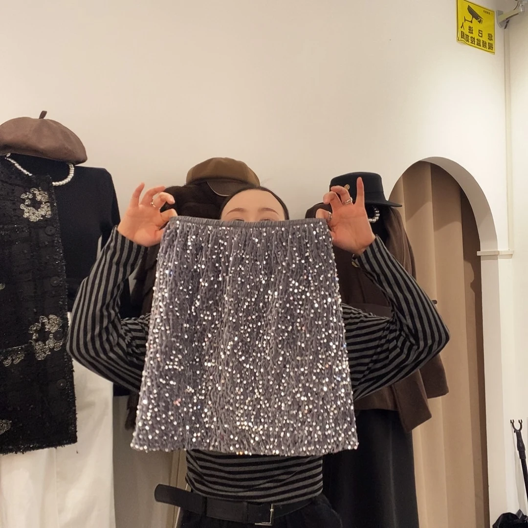 灰色有内衬亮片短裙