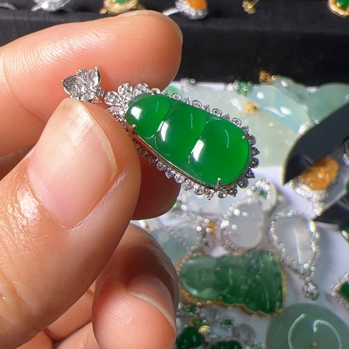 翡翠18K金镶嵌吊坠(不含链)翡翠吊坠项链