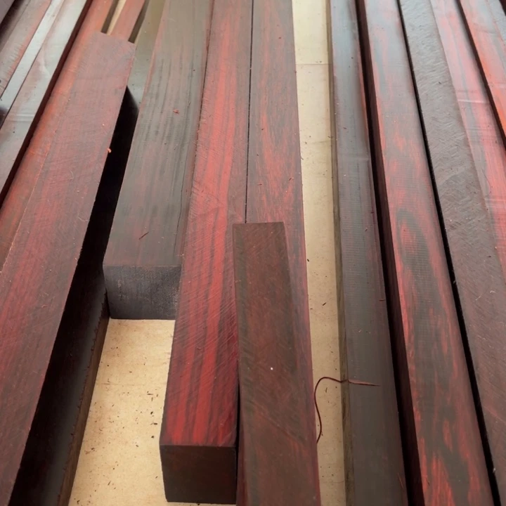 紫檀木类端景台刘*岩