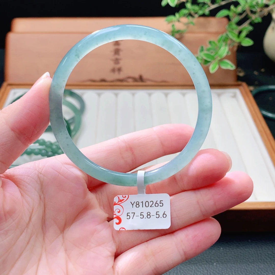 翡翠未镶嵌手镯（圆镯）