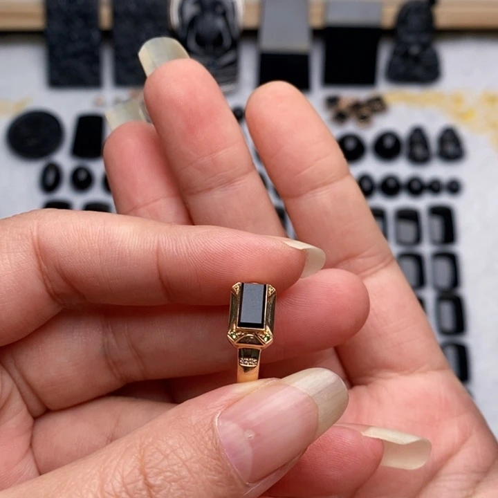 翡翠18K金镶嵌戒指戒指