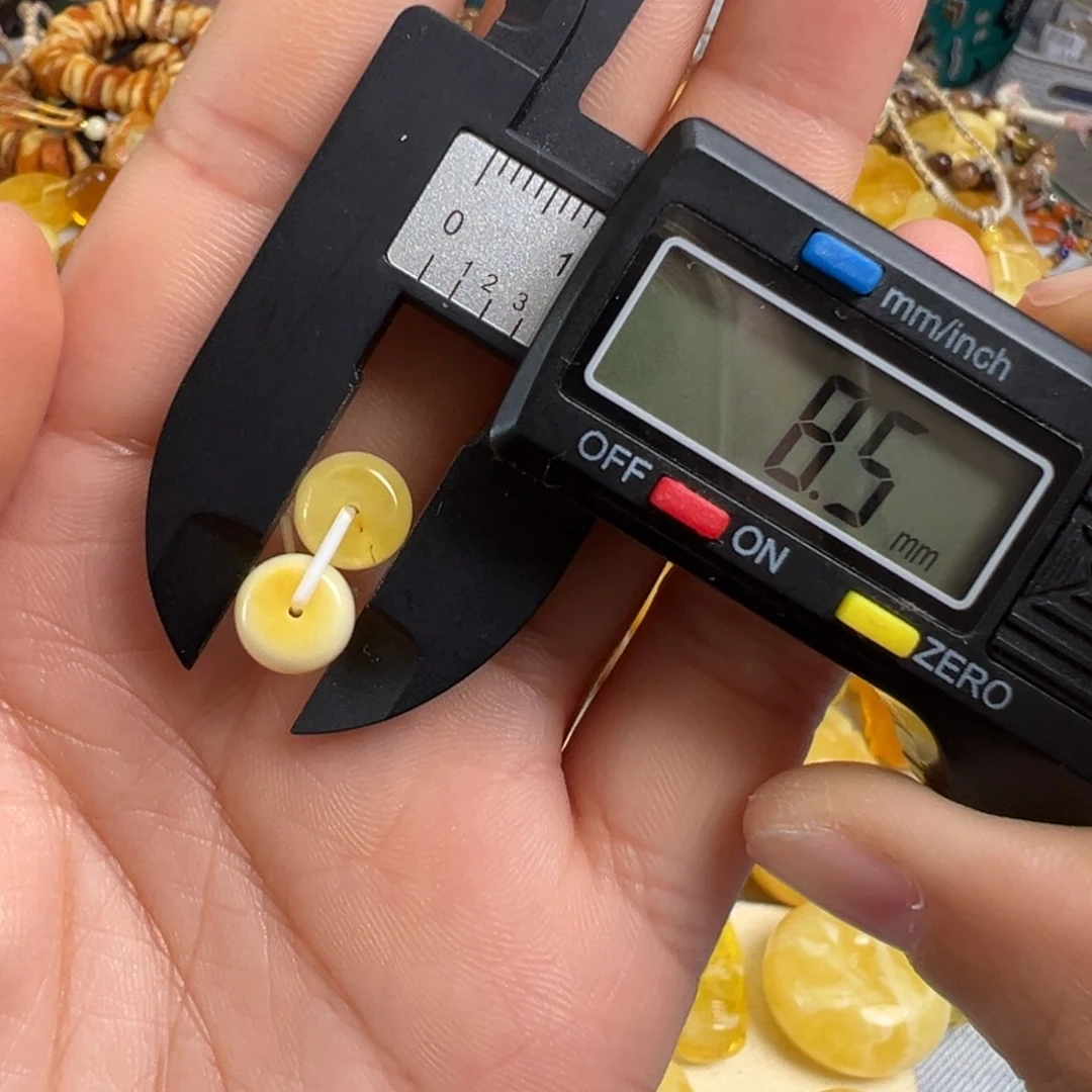 蜜蜡未镶嵌裸石微瑕