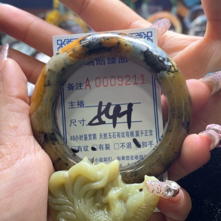 蛇纹石玉手镯未镶嵌百***姐