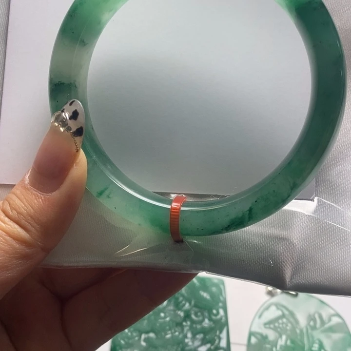 石英质玉手镯未镶嵌天然非洲翠