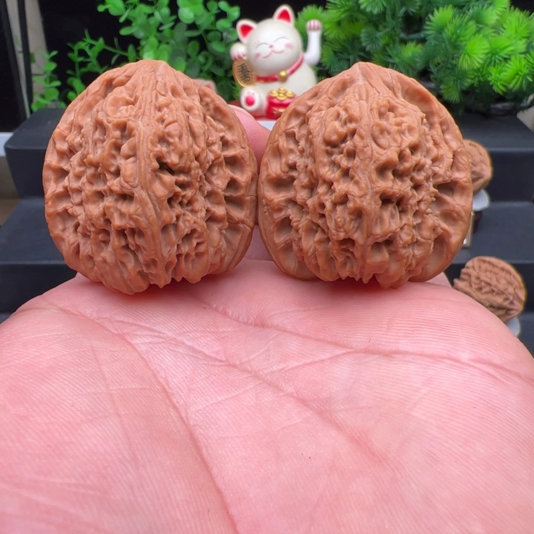 文玩核桃把件玉化皮蚂蚁纹南疆石，尺寸38.5，